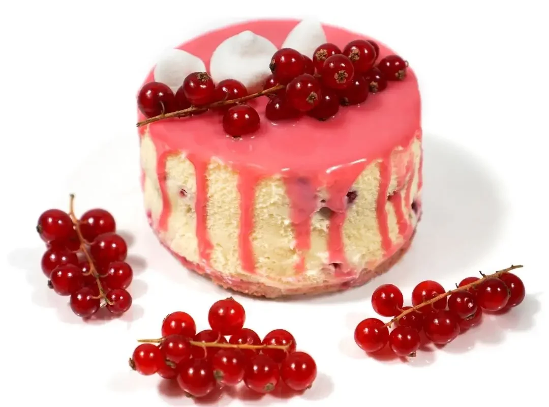 Tort cu mousse de ciocolată albă și zmeură