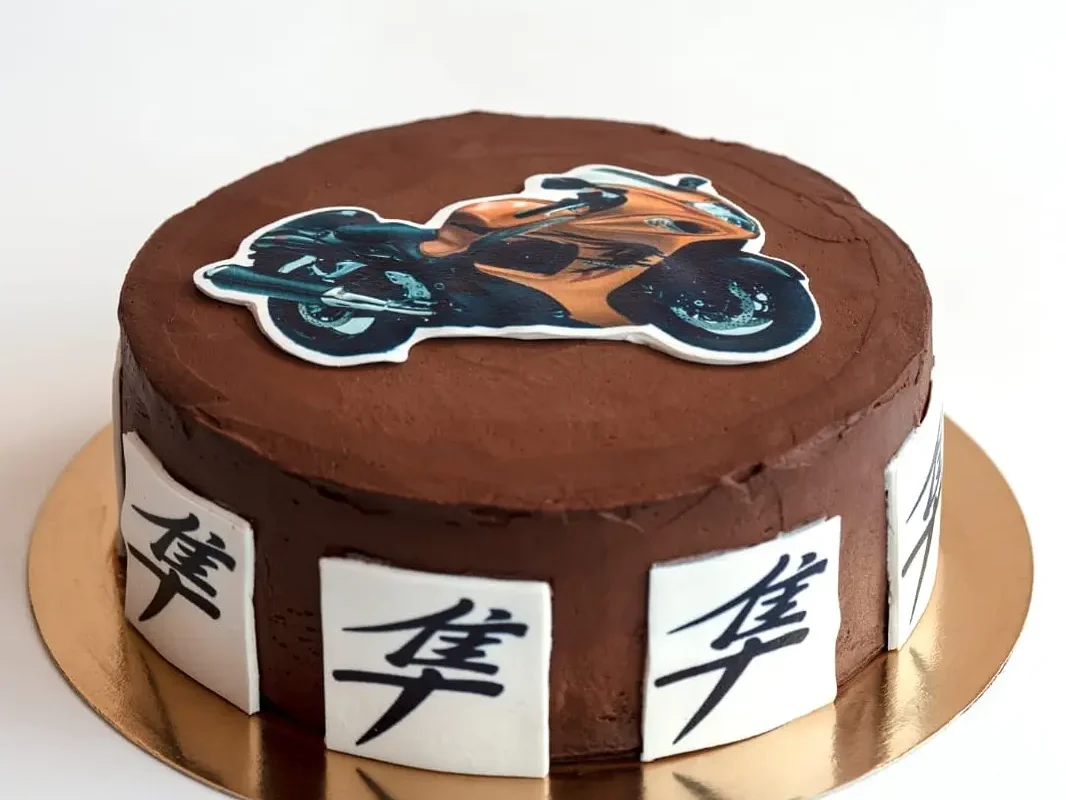 Tort cu caramel și ciocolată