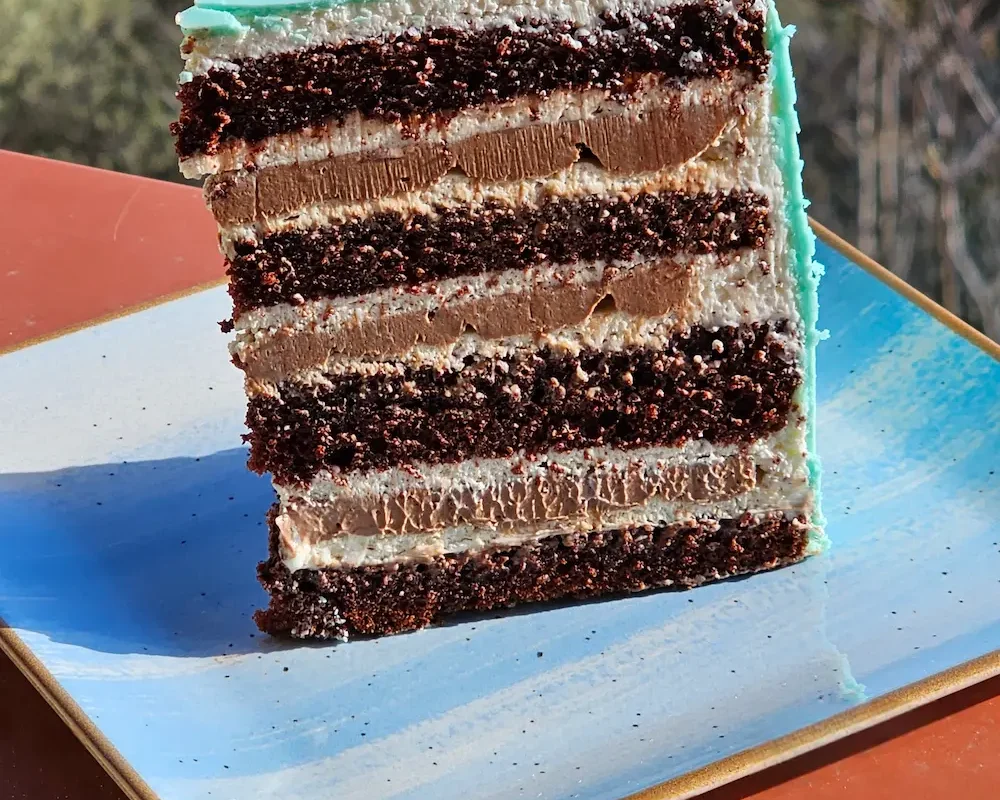 Tort cu ciocolată, crema de brânză și Baileys