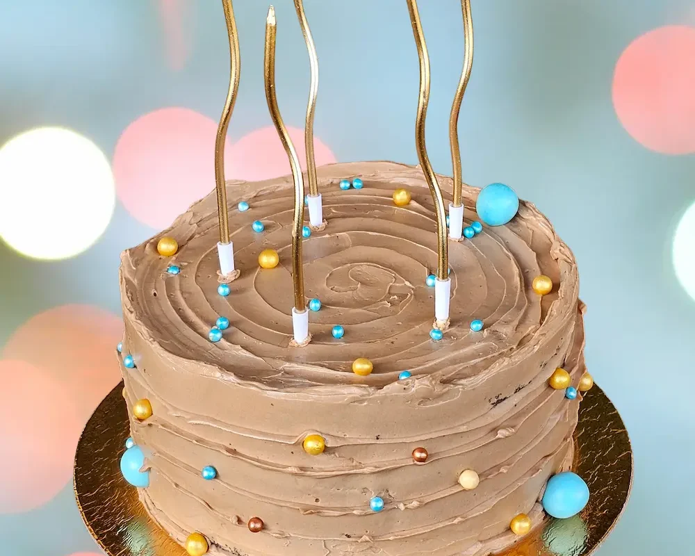 Tort cu ciocolată, crema de brânză și Baileys